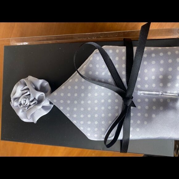 JoS A Bank grey white silk lapel pin and polka dot pocket square ne… - Picture 4 of 10